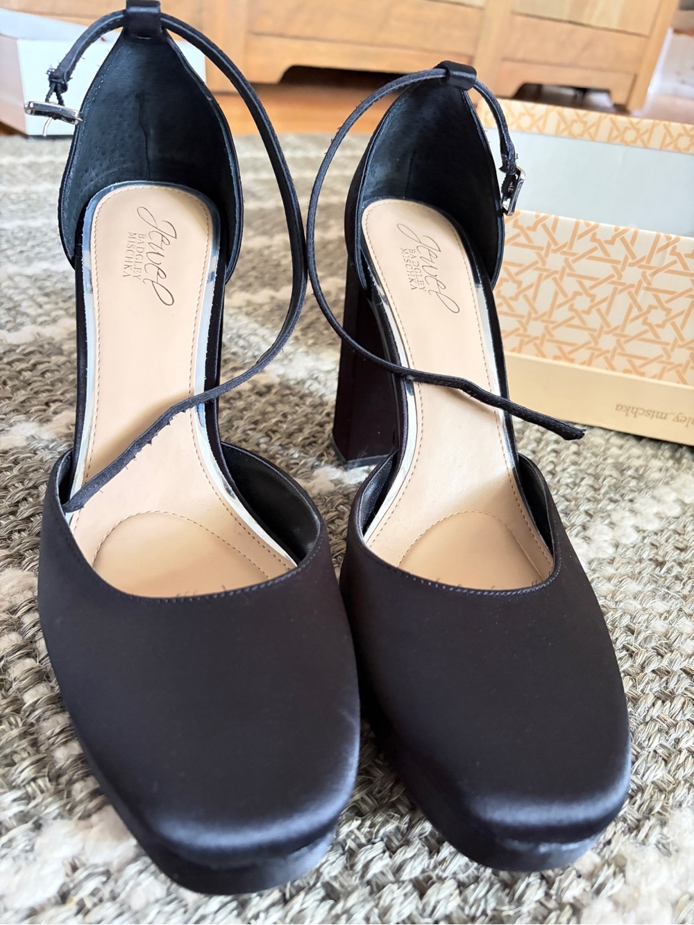 Jewel Badgley Mischka Black Ankle-Strap Block Heel 8.5 never worn out, like new!
